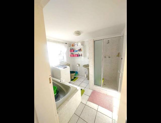 2 BEDROOM PROPERTY TO RENT IN GOODWOOD CENTRAL